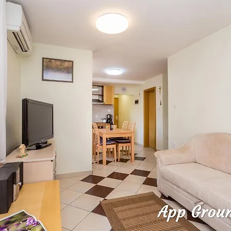 Maya Lorena Apartment