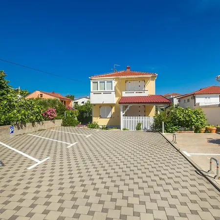 Maya Lorena * باشْكا